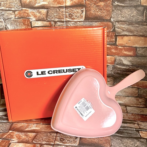 Le Creuset Kitchen Le Creuset Heart Shaped Cast Iron Skillet Poshmark